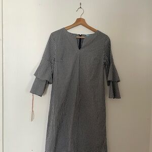 J. McLaughlin Gray and White Ruffled Tiered Sheath Dress